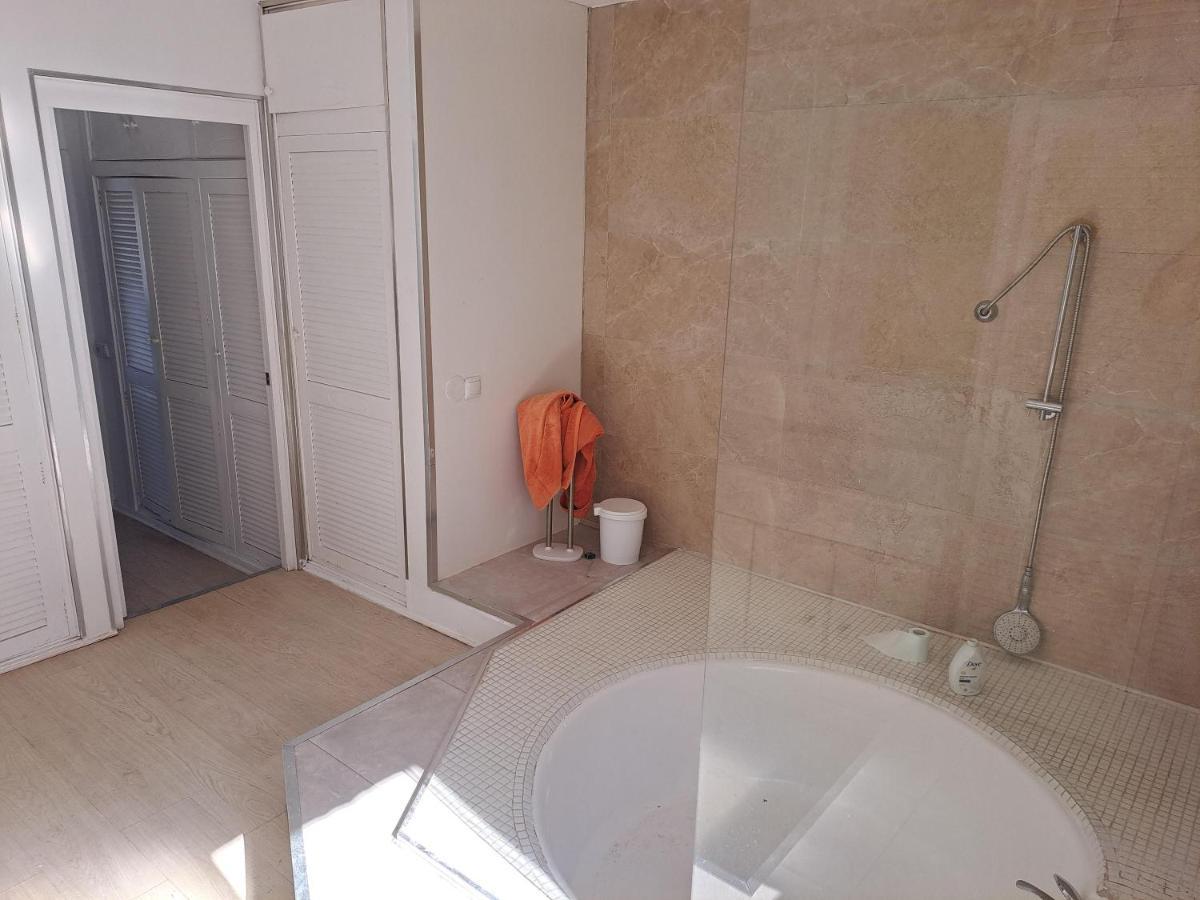 Private Suites In Huge Penthouse 1St Line Puerto Banus, Incredible Views, Jacuzzis Μαρμπέλλα Εξωτερικό φωτογραφία