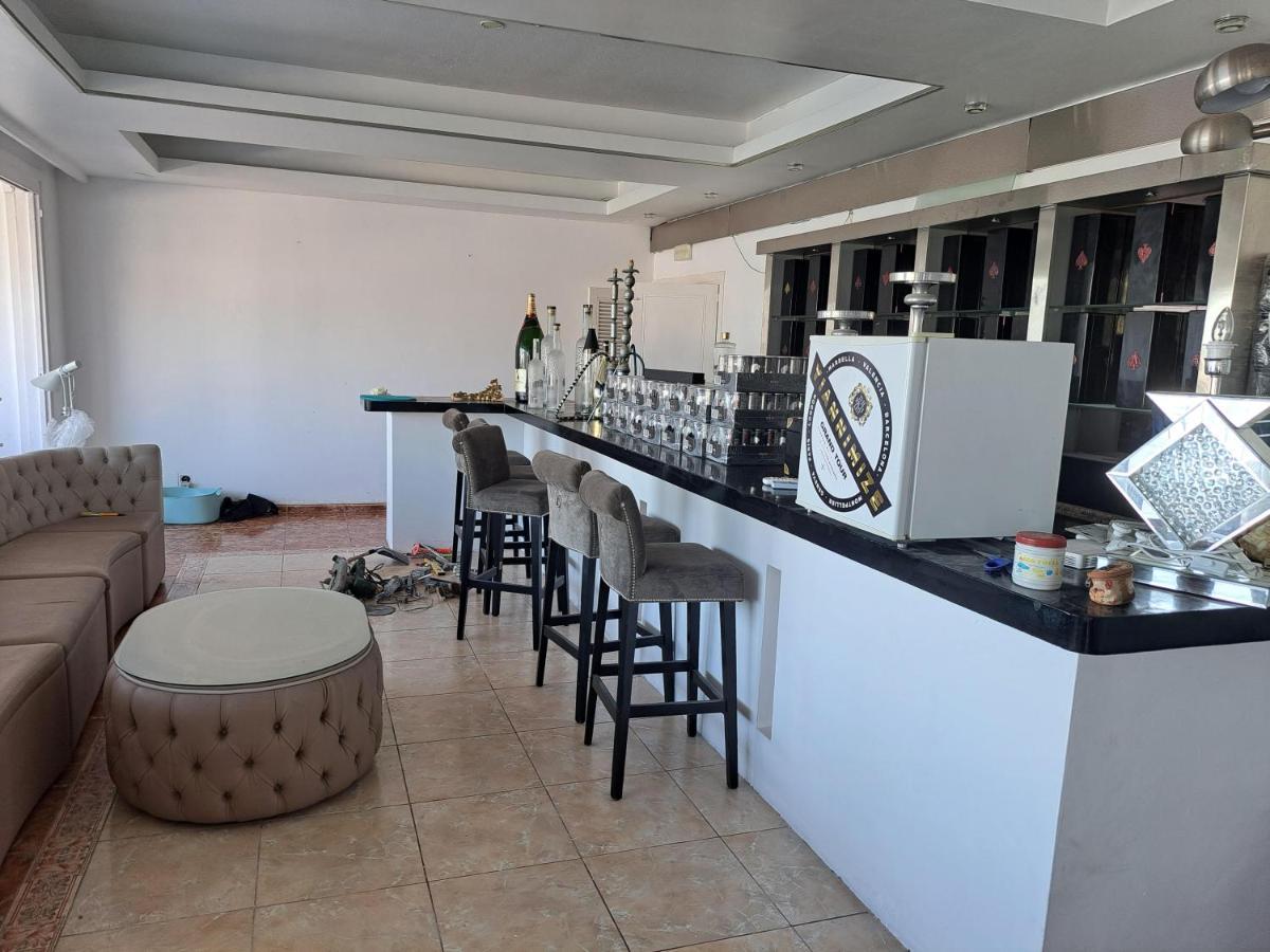 Private Suites In Huge Penthouse 1St Line Puerto Banus, Incredible Views, Jacuzzis Μαρμπέλλα Εξωτερικό φωτογραφία
