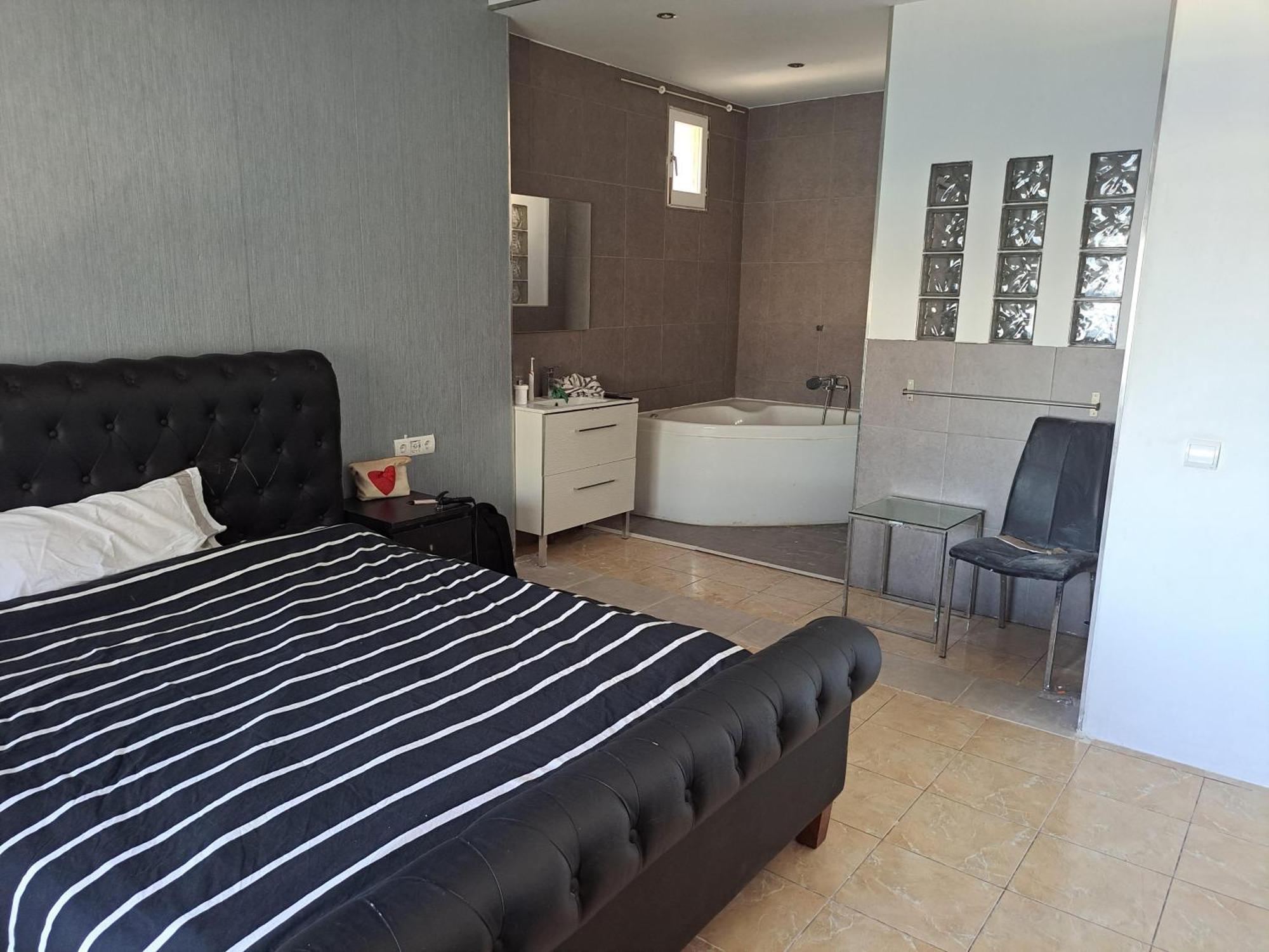Private Suites In Huge Penthouse 1St Line Puerto Banus, Incredible Views, Jacuzzis Μαρμπέλλα Εξωτερικό φωτογραφία
