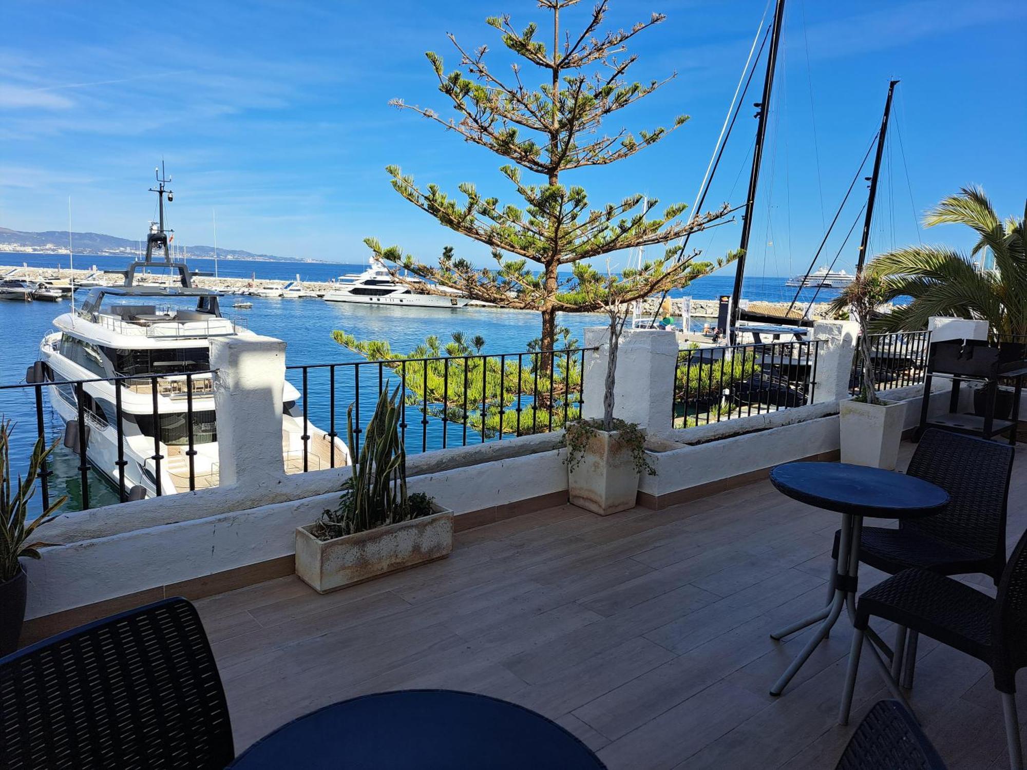 Private Suites In Huge Penthouse 1St Line Puerto Banus, Incredible Views, Jacuzzis Μαρμπέλλα Εξωτερικό φωτογραφία